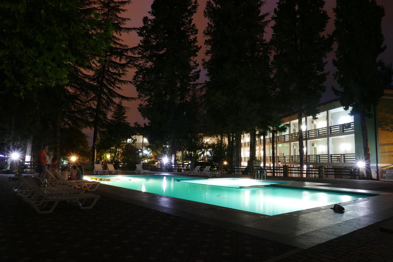 HELIOPARK Gora Bagrata Hotel Sukhumi Bagian luar foto