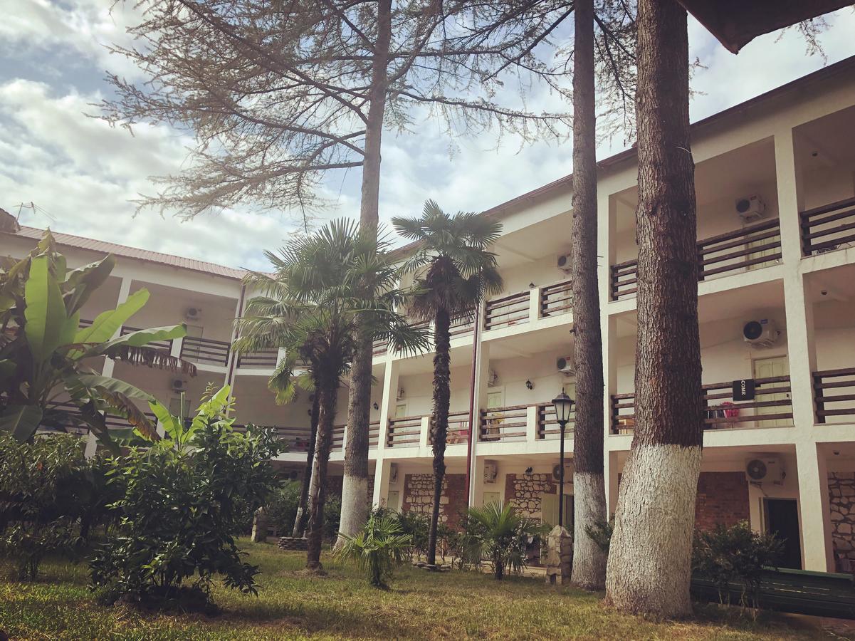 HELIOPARK Gora Bagrata Hotel Sukhumi Bagian luar foto