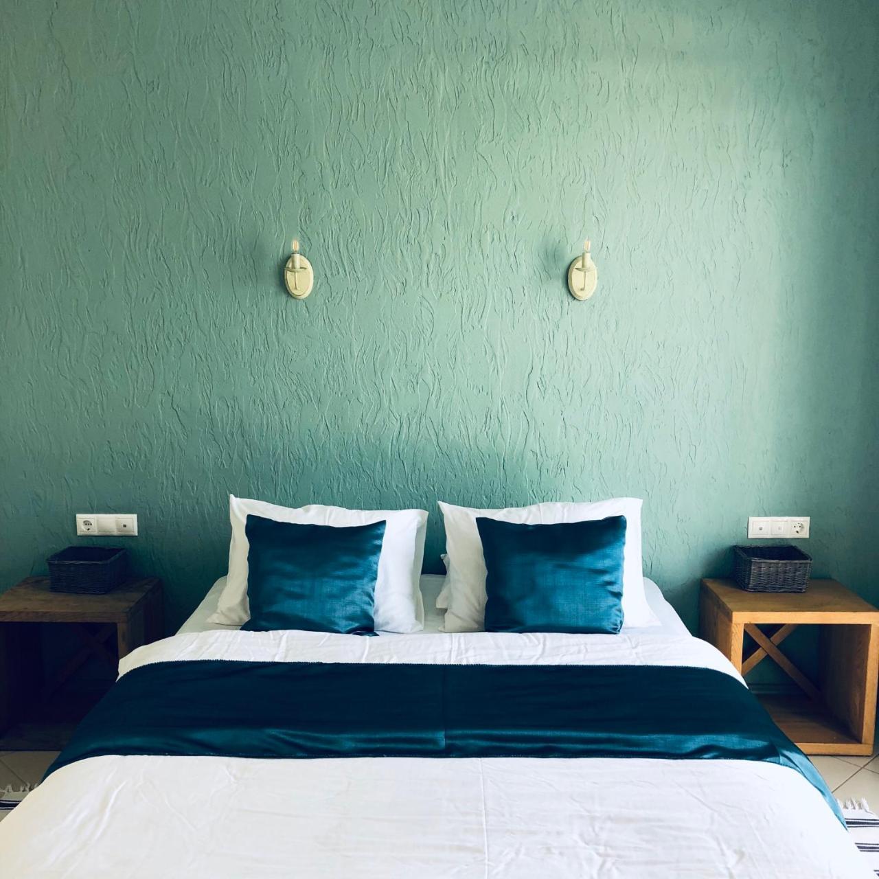 HELIOPARK Gora Bagrata Hotel Sukhumi Bagian luar foto